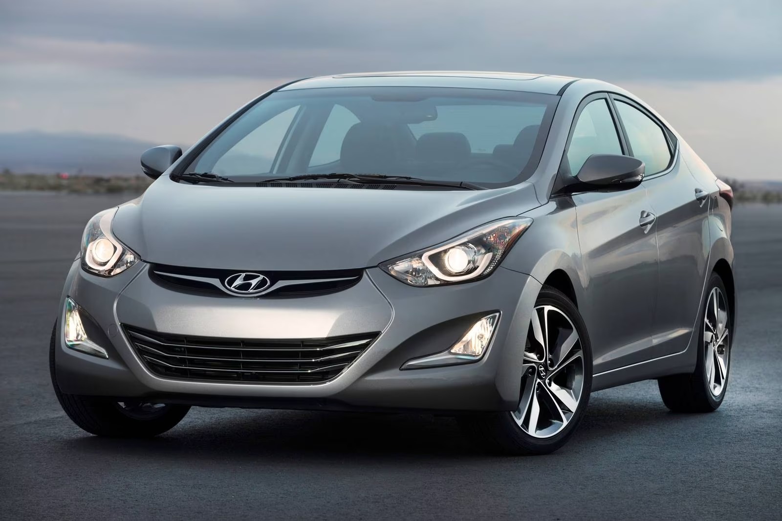 2016_hyundai_elantra_sedan_limit (1)