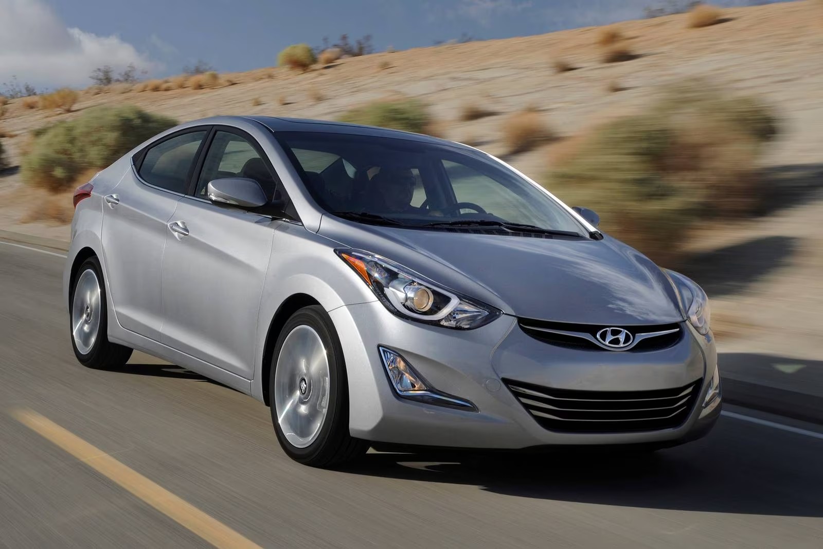 2016_hyundai_elantra_sedan_limit (2)