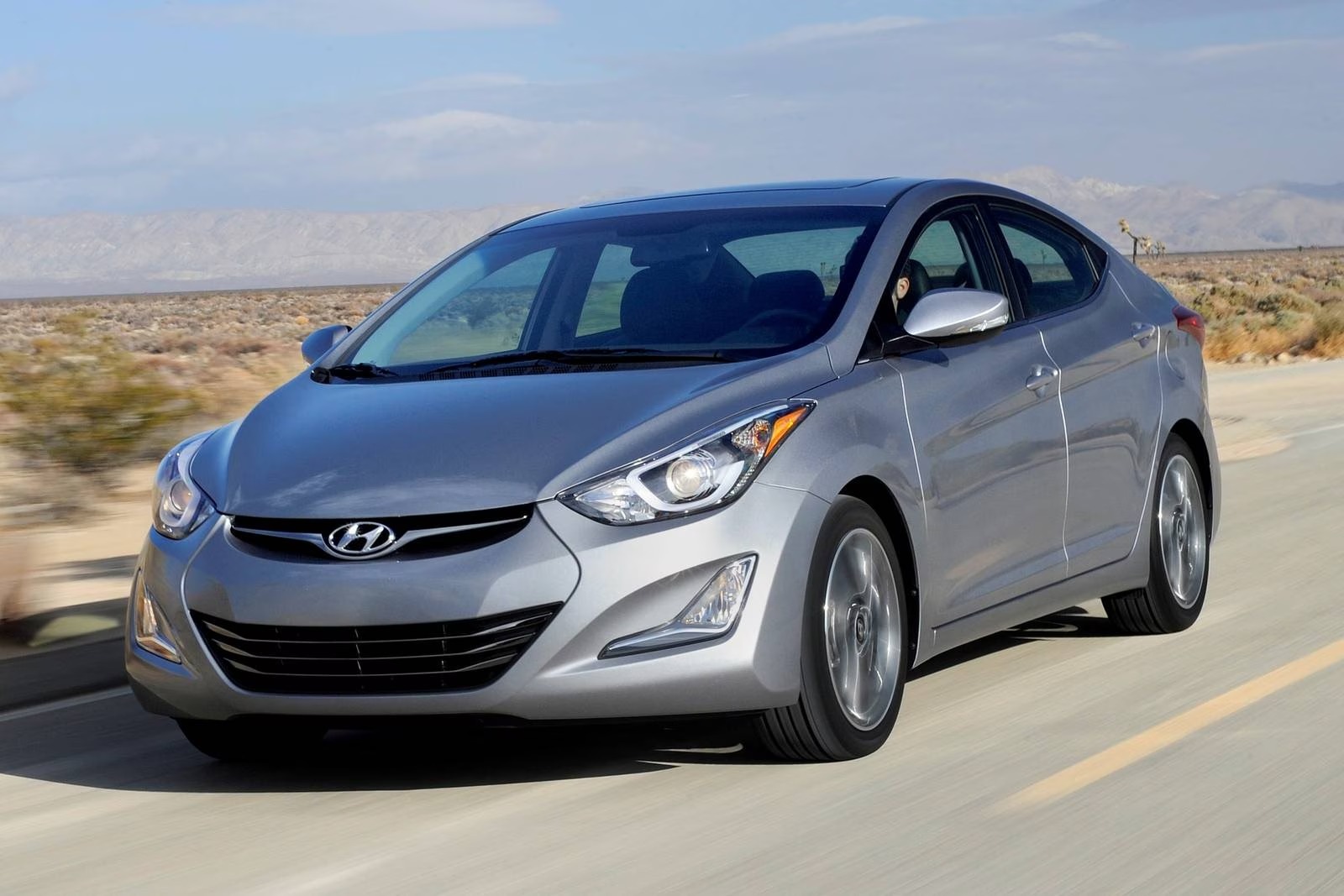 2016_hyundai_elantra_sedan_limit (3)